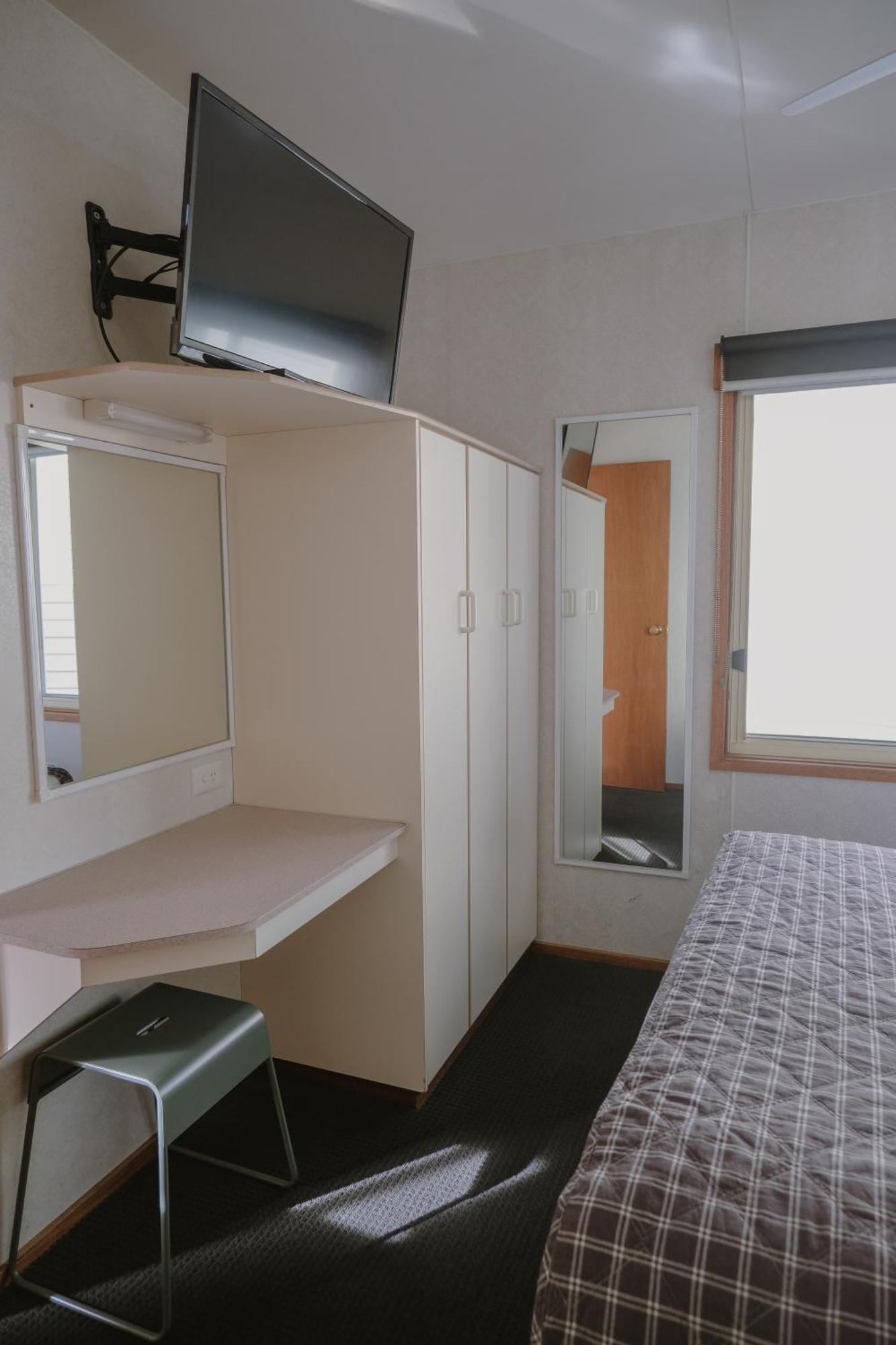 One Bedroom Deluxe Cottage (2 Berth)